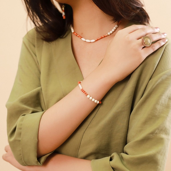 Nature Bijoux Браслет Nature Bijoux, Porquerolles, стрейч, перламутр, яшма, кость, говлит, NB23.1-13-42711